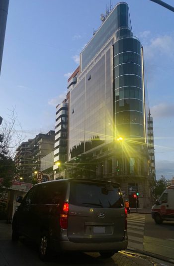 van-edificio van-edificio
